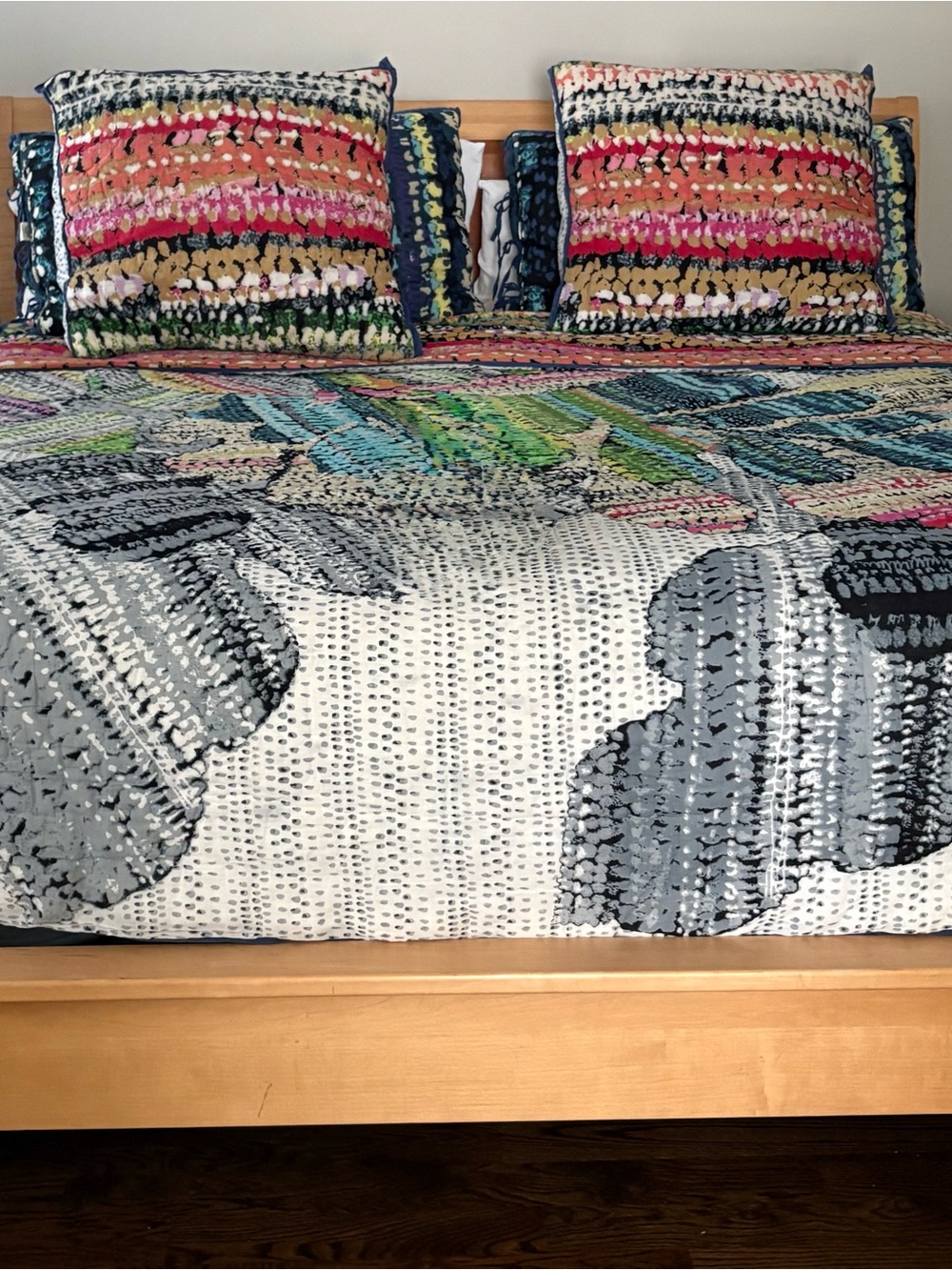 Gila King Quilt with Coordinating Shams - Picture 2 of 4